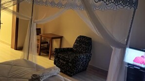 Rom – deluxe | Blendingsgardiner og wi-fi (inkludert)