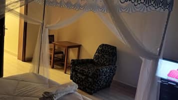 Deluxe Room | Blackout drapes, free WiFi