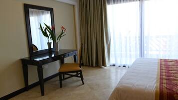 1 bedroom, desk, travel crib, free WiFi