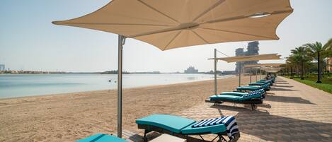 Privatstrand, weißer Sandstrand
