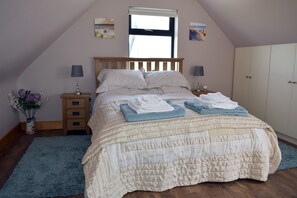 2 chambres, fer et planche à repasser, lit parapluie, Wi-Fi gratuit