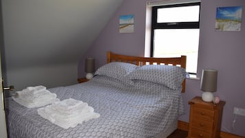 2 bedrooms, iron/ironing board, travel cot, free WiFi