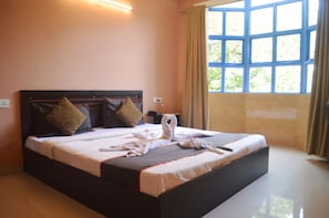 Deluxe Double Room | Laptop workspace, WiFi