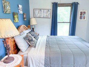 3 bedrooms, desk, iron/ironing board, free WiFi - Traditional Vermont Ski Chalet Central to Mad River Valley and Stowe (Duxbury)