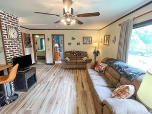 Smart TV, fireplace - Traditional Vermont Ski Chalet Central to Mad River Valley and Stowe (Duxbury)