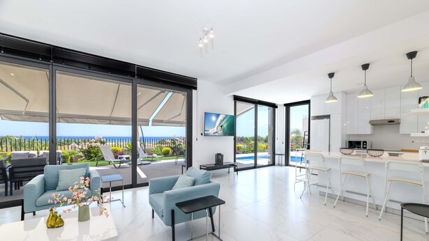 40-inch Smart TV with satellite channels, TV - By The Beach - Emerald Seaview Villa (Paralimni)