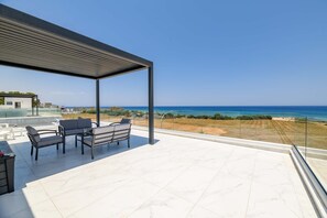 Rooftop terrace - By The Beach - Emerald Seaview Villa (Paralimni)