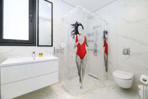 Dusche, Handtücher, Shampoo
