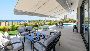 Exterior - By The Beach - Emerald Seaview Villa (Paralimni)