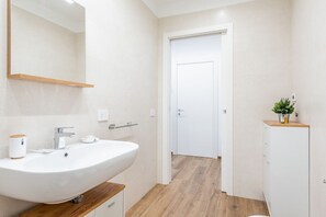 Doccia, asciugacapelli, bidet