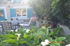 House, Multiple Beds | Outdoor dining - Thor & Freyja's of Poseidonia Syros Holiday House (Syros)