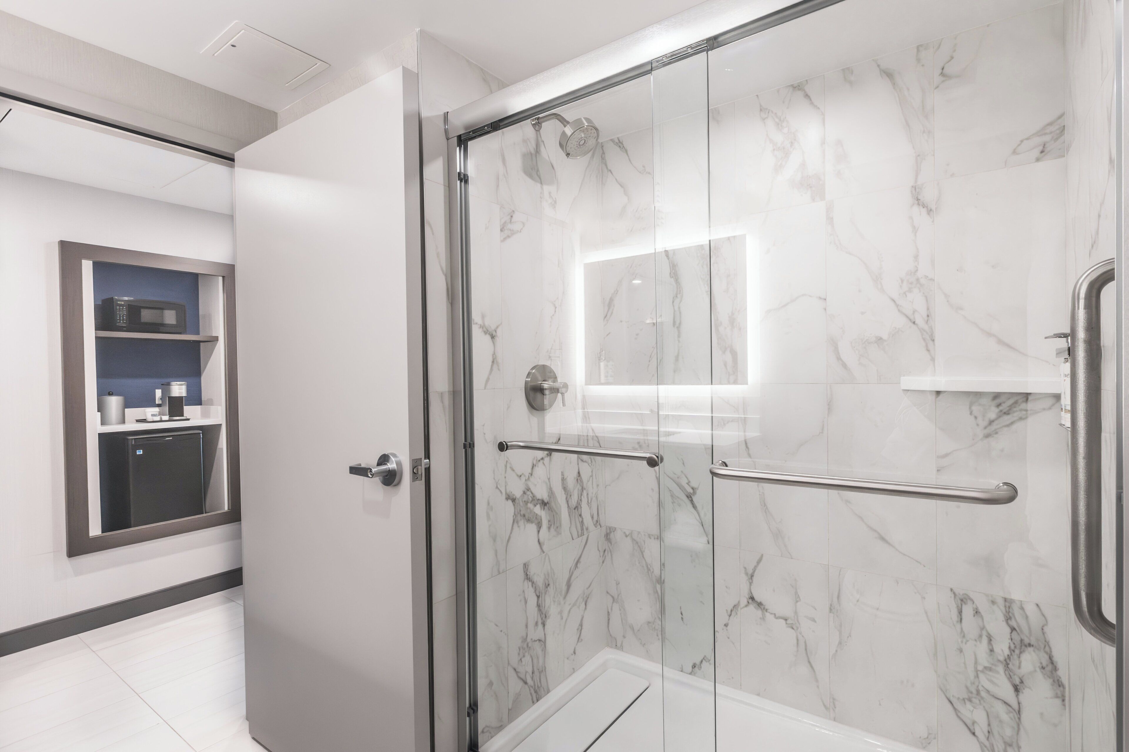 Photo - Holiday Inn Express & Suites Toronto Airport South by IHG