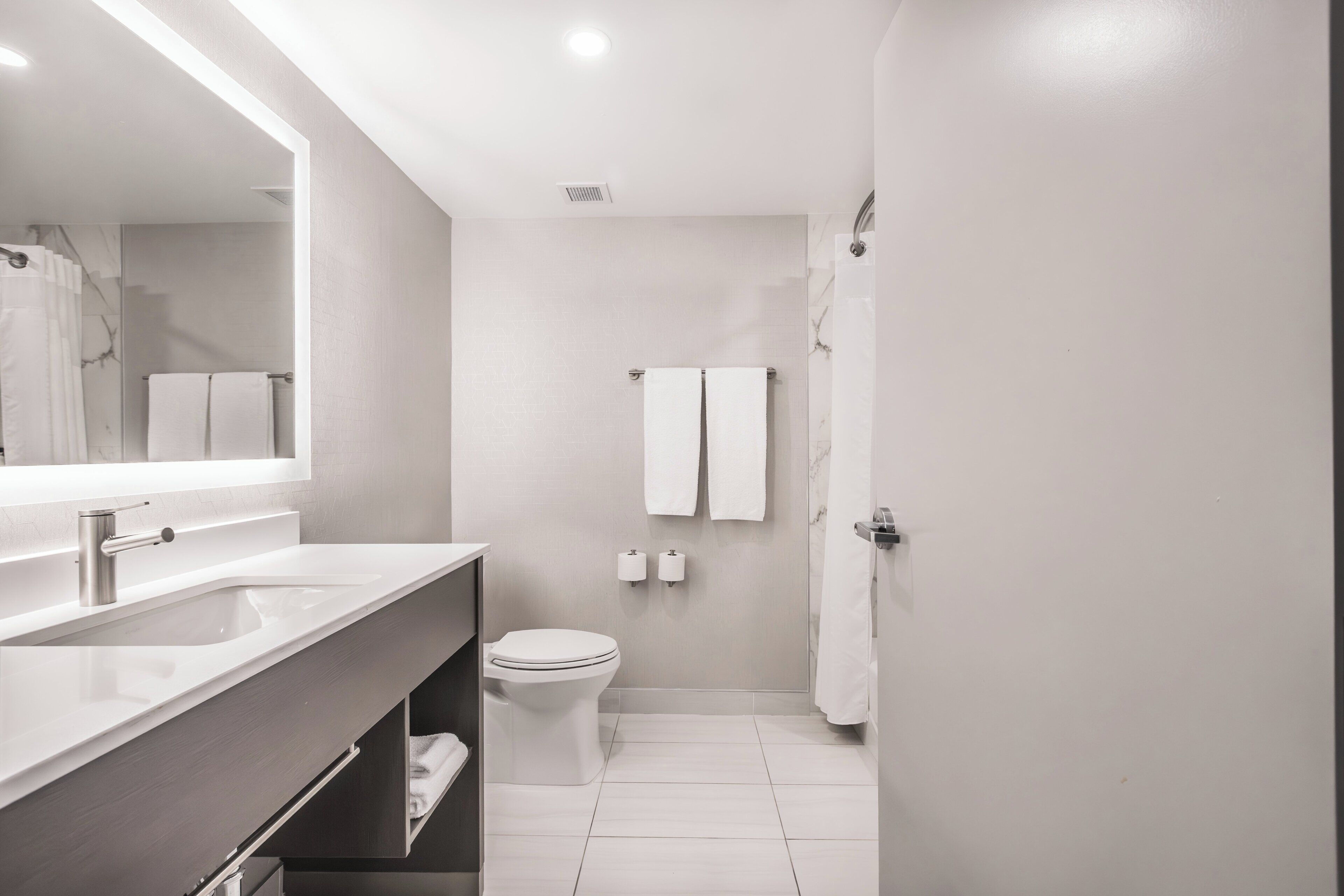 Photo - Holiday Inn Express & Suites Toronto Airport South by IHG