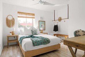 4 Schlafzimmer, Schreibtisch, Bügeleisen/Bügelbrett, Reisekinderbett