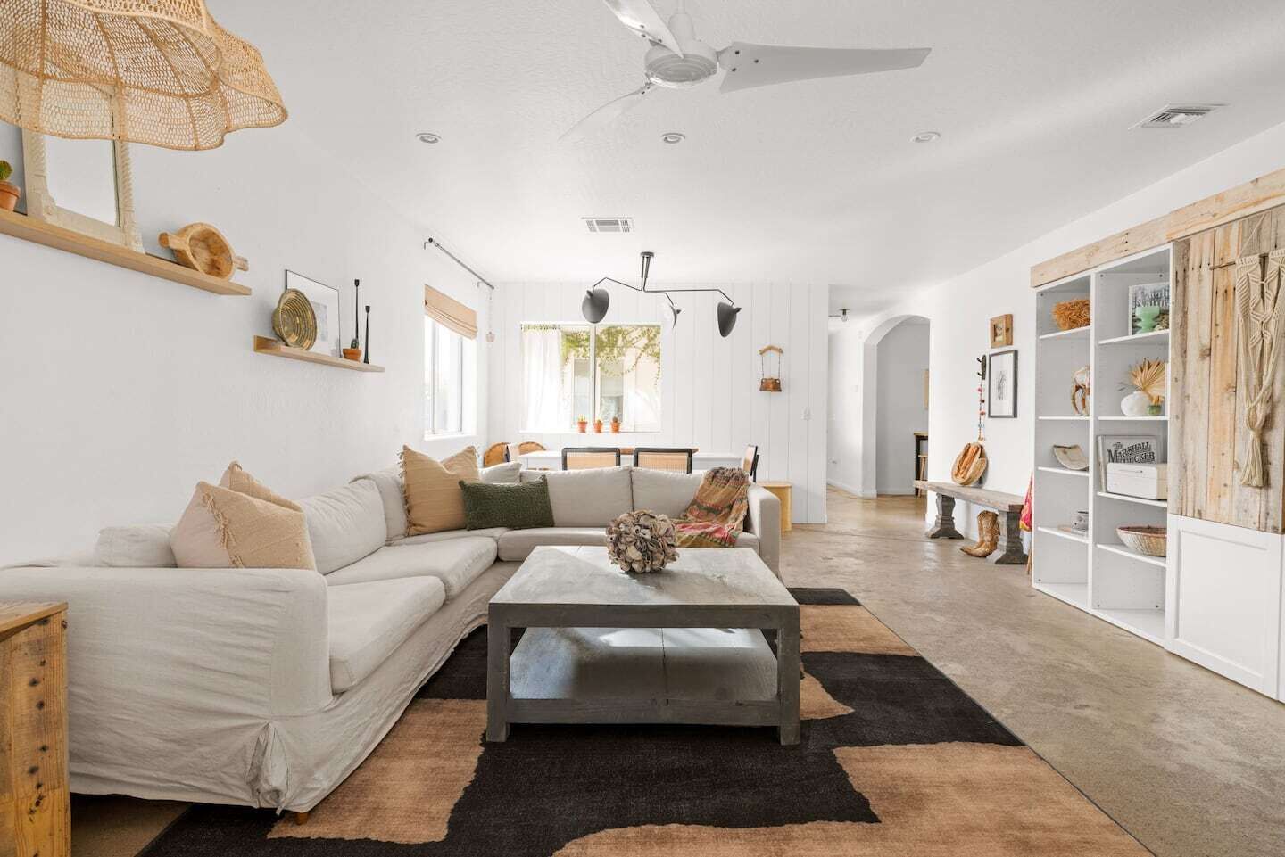 Una Smart TV, una oficina