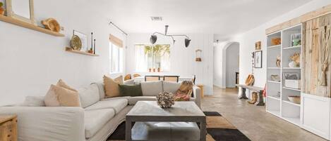 Een smart-tv en een kantoor