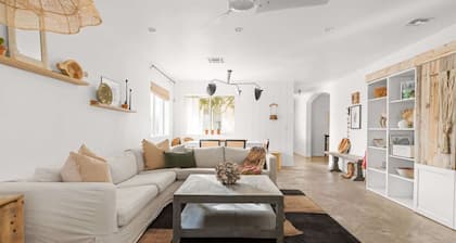 4 bedroom private home in Coronado Historic District by PHX Stays