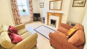 Unclassified image, 3 of 11, button - 2 Bed House Sleeps 4 - Garden, Parking & Pets (Keswick)