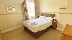 Unclassified image, 5 of 11, button - 2 Bed House Sleeps 4 - Garden, Parking & Pets (Keswick)