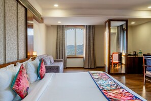 Grand Room | Minibar, desk, laptop workspace, free WiFi