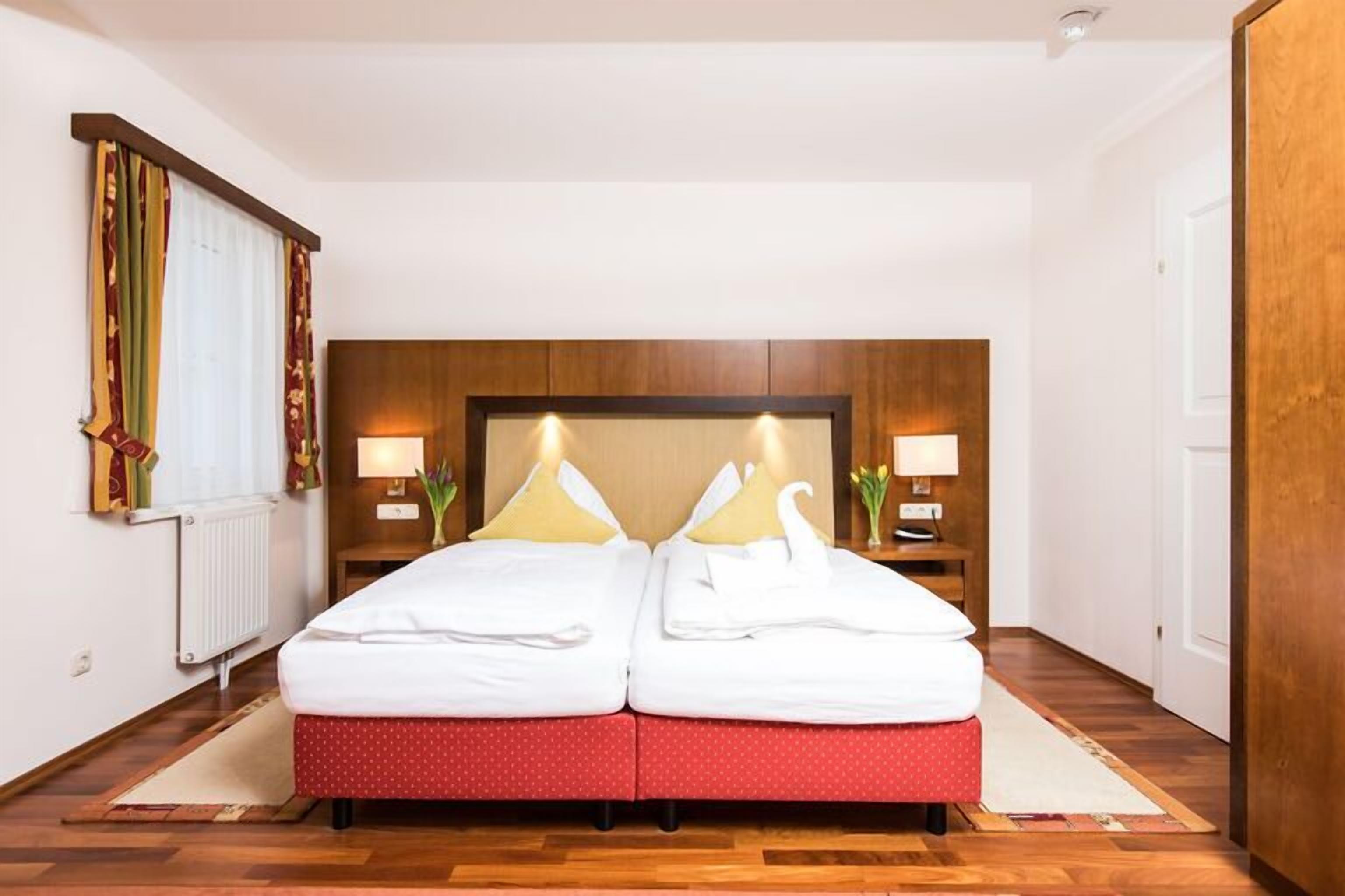 Superior Condo | In-room safe, desk, laptop workspace, blackout drapes