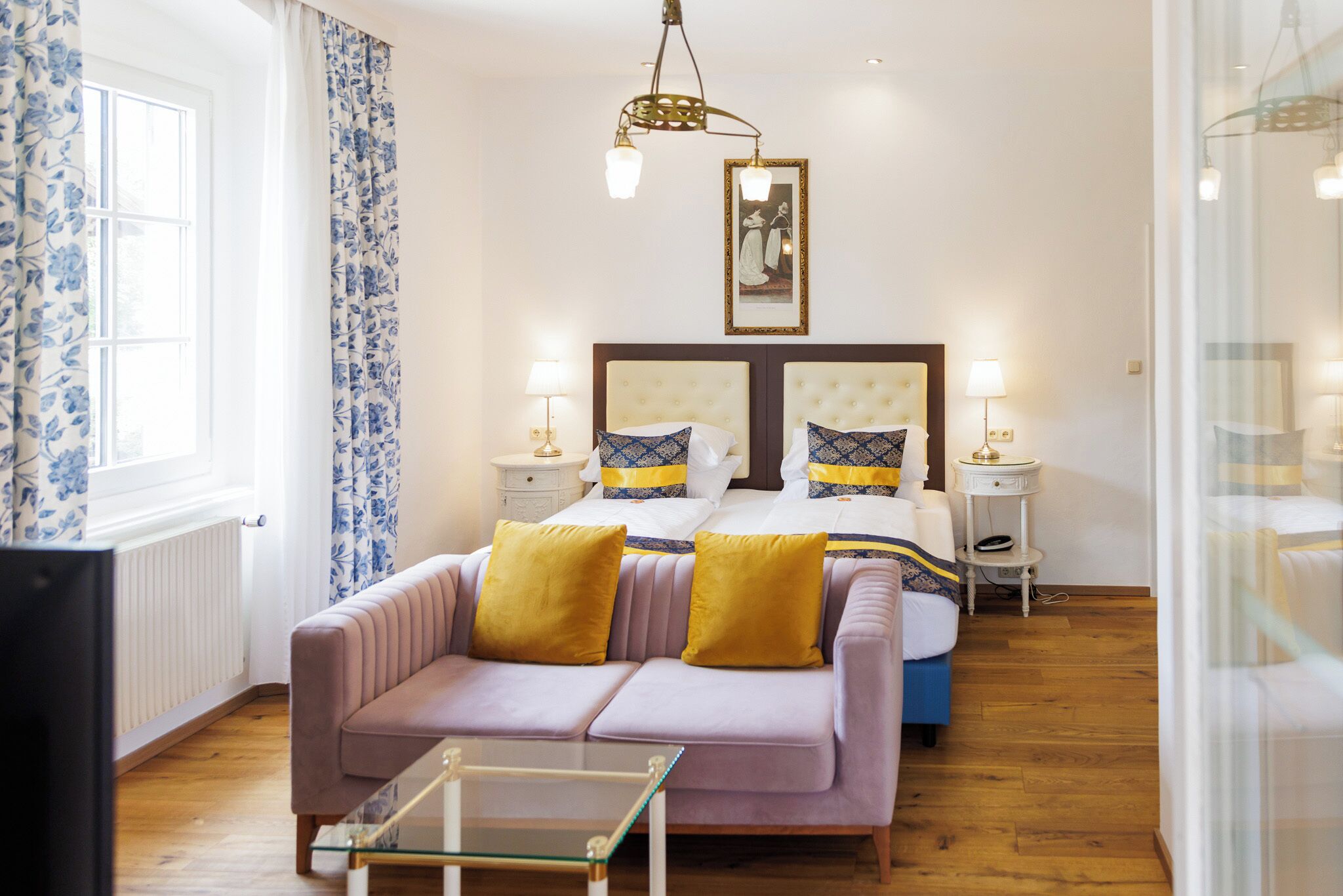 Classic Suite | In-room safe, desk, laptop workspace, blackout drapes