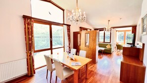 Royal Suite | In-room safe, desk, laptop workspace, blackout curtains - Hotel am See - Seeresidenz (Altaussee)