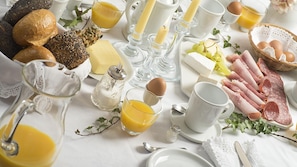 Free daily full breakfast  - Hotel am See - Seeresidenz (Altaussee)