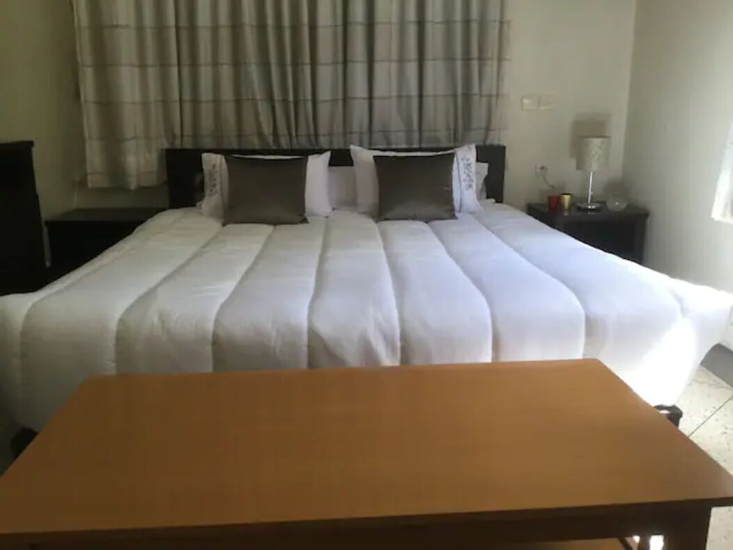 2 soverom, skrivebord, strykejern/-brett og wi-fi (inkludert)