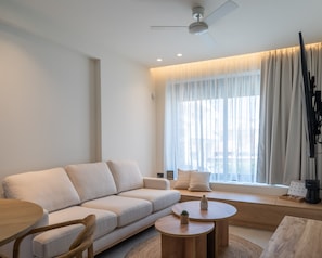 Superior Apartment | Living area | 43-inch Smart TV with satellite channels, TV - KoNoSo Luxury Apartments (Heraklion)