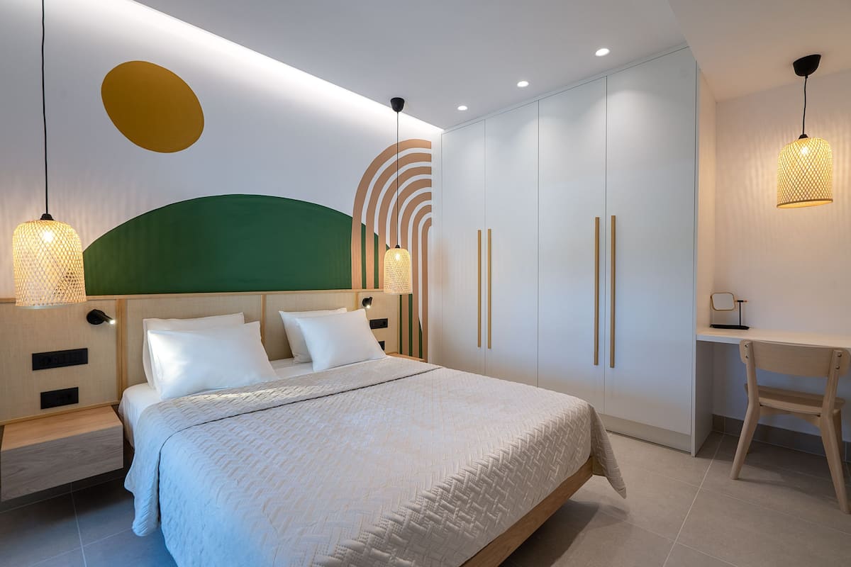 Superior Apartment | 1 bedroom, in-room safe, laptop workspace, blackout drapes