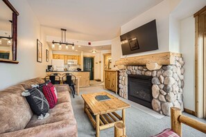 TV, caminetto, lettore DVD