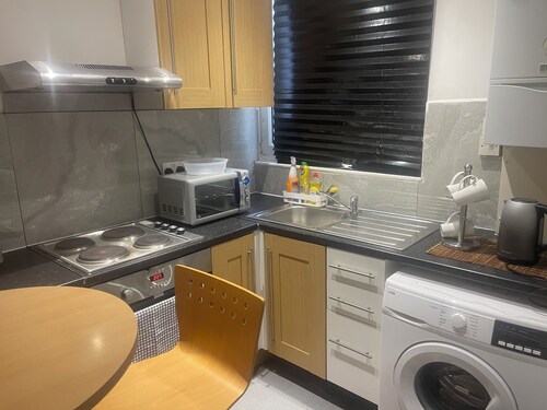 Lovely 1 Bedroom Flat 5 Minutes Walk From Station