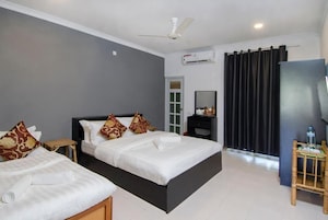 Superior Double Room | Desk, free WiFi, bed sheets, wheelchair access