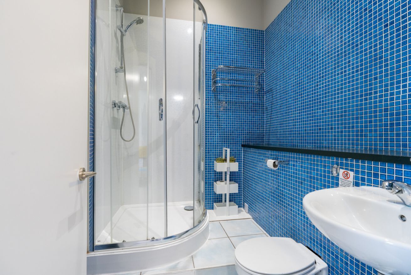 Shower, hair dryer, towels, shampoo