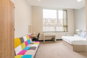 1 soverom, skrivebord, wi-fi og sengetøy