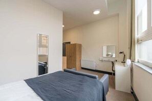 Unclassified image, 3 of 6, button