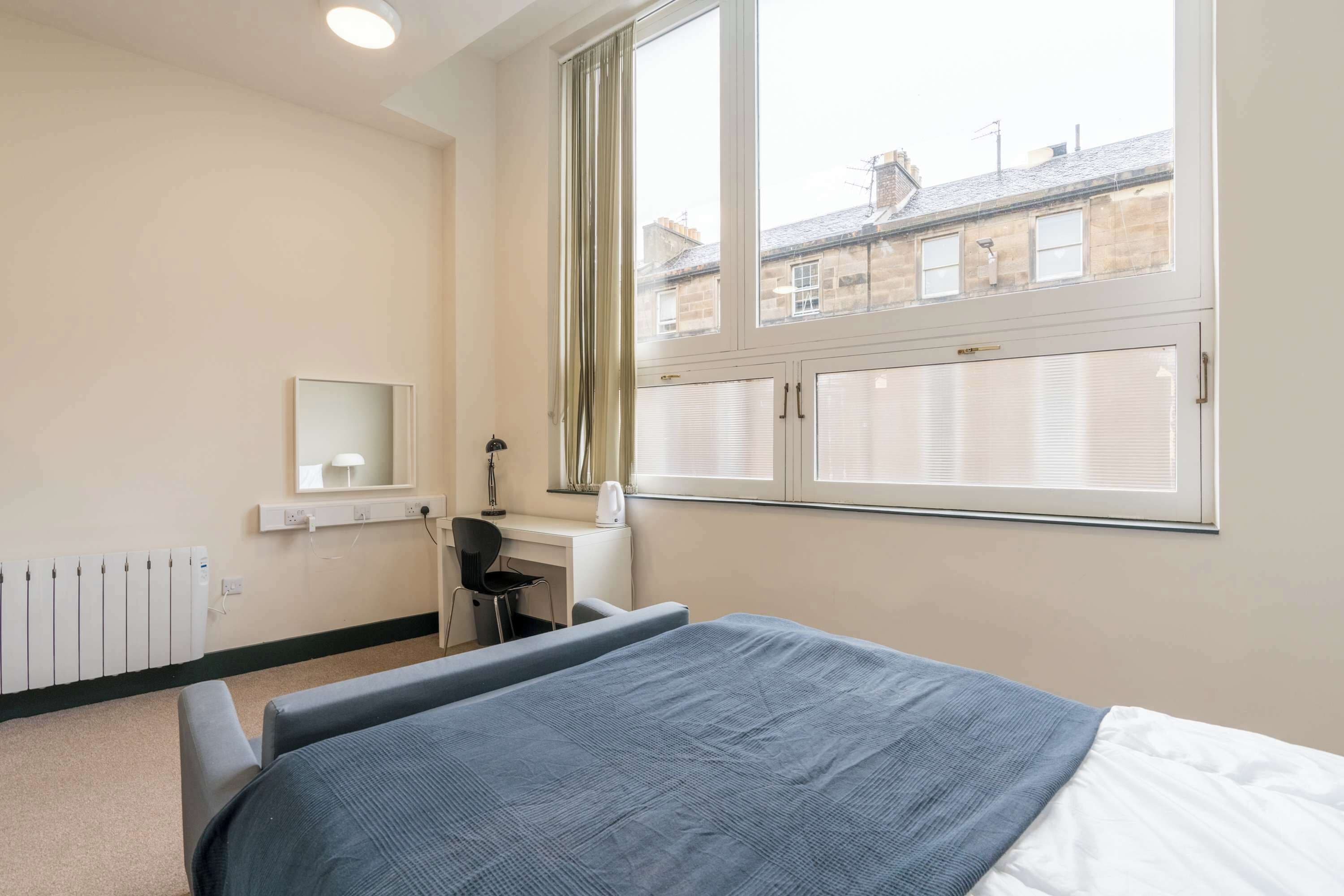 1 bedroom, desk, WiFi, bed sheets