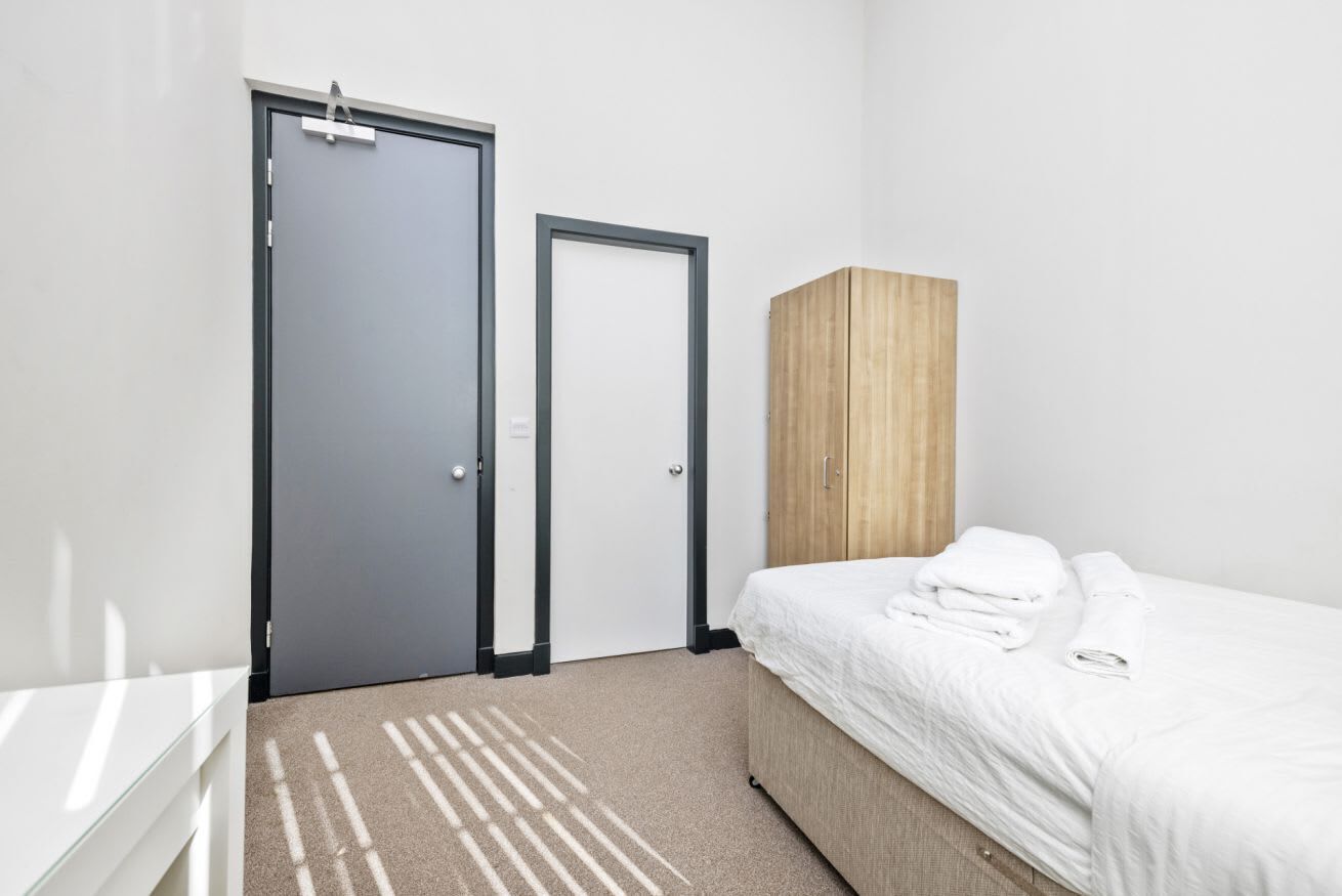 1 bedroom, desk, WiFi, bed sheets