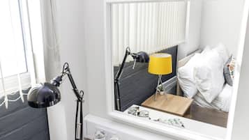 1 bedroom, desk, WiFi, bed sheets