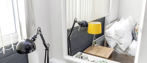 1 室のベッドルーム、デスク、WiFi、ベッドシーツ