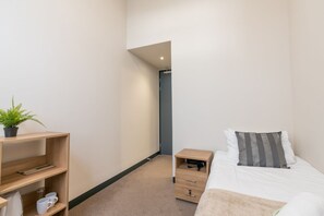 1 soverom, skrivebord, wi-fi og sengetøy