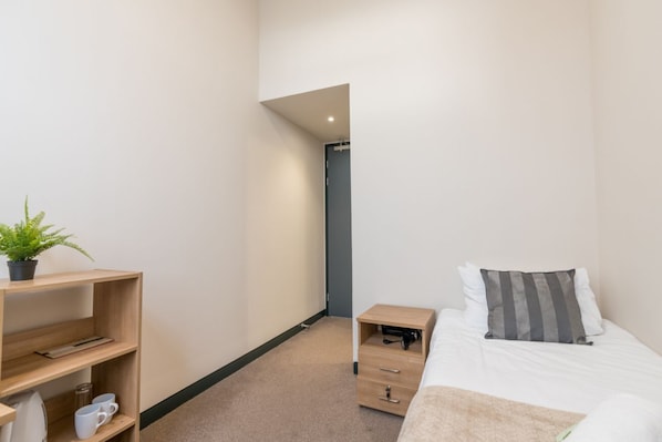1 chambre, bureau, Wi-Fi, draps fournis