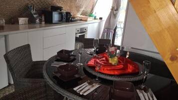 Cabin | Dining