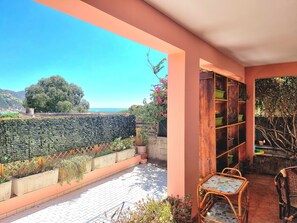 Apartment | Balcony - Stylish Home With Patio 4 min Walk to the Beach (Sinnai)