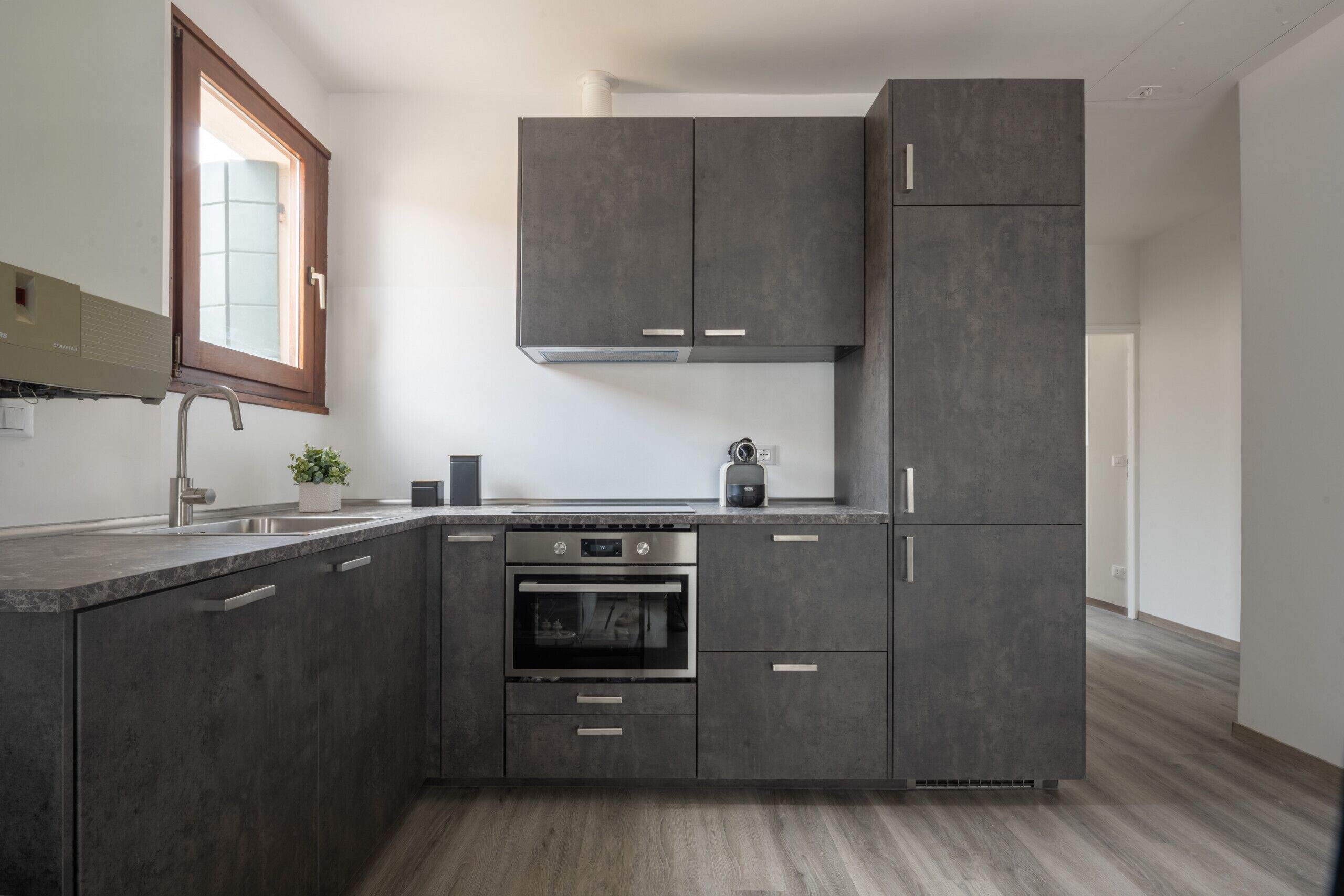 Køleskab, mikrobølgeovn, ovn, opvaskemaskine