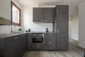 Refrigerador, microondas, horno y lavavajillas 