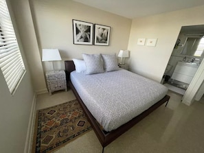 2 chambres, bureau, fer et planche à repasser, accès au Wi-Fi (inclus)