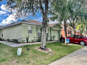 Property grounds - Four Bedroom Pool Home -- 289 EP -- Vusa Four Bedroom Pool Home (Davenport)