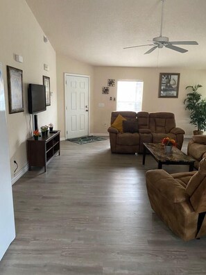 Interior - Four Bedroom Pool Home -- 289 EP -- Vusa Four Bedroom Pool Home (Davenport)